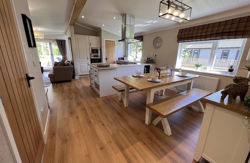 Ryther Apartment | Delightful Dragonfly Lodge with Hot Tub and Family Amenities