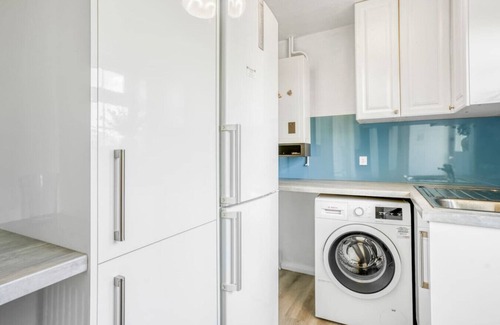 Wellingborough House | Dragonfly Nook perfect for families corporate and business travelers