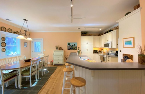 Edisto Island House | Dragonfly Retreat: Beach Access & Inviting Covered Porch