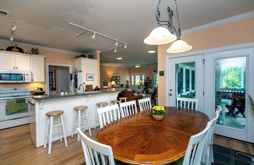 Edisto Island House | Dragonfly Retreat: Beach Access & Inviting Covered Porch