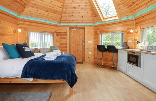 Pentney House | Relax at Dragonfly Retreat - 4-Star Stay Reviewed 9/10
