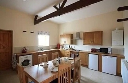 Twywell Cottage | Dragonfly: Family-Friendly Retreat with Breakfast & Pets Welcome