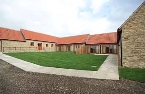 Twywell Cottage | Dragonfly: Family-Friendly Retreat with Breakfast & Pets Welcome