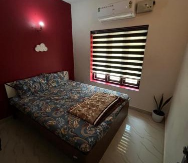 Irinjalakuda House | Explore Dragster Homes: Oceanfront Retreat with Pool & Kitchen