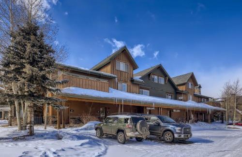 Frisco Apartment | Cozy Drake Landing #A8 Condo with Hot Tub for Families