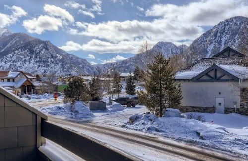 Frisco Apartment | Cozy Drake Landing #A8 Condo with Hot Tub for Families