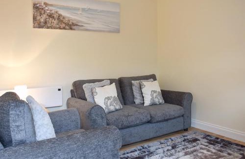 Staithes House | Drake Lodge: Pet-Friendly Retreat with 9.5/10 Guest Rating