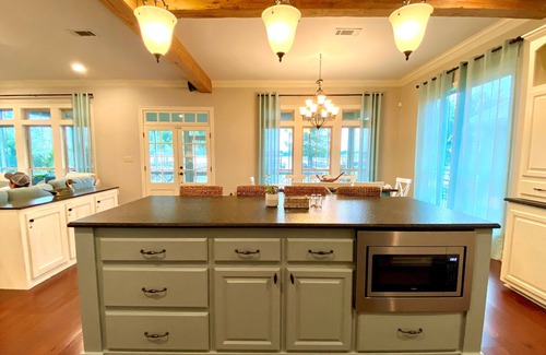 Ventress House | Top-Rated Drake on the Lake with Family-Friendly Amenities