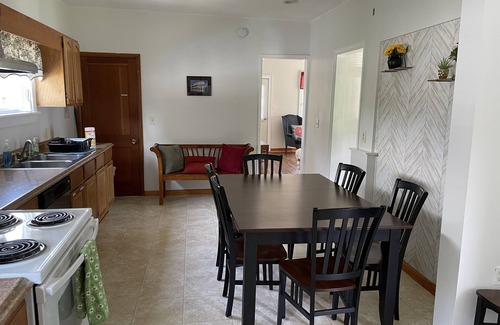 Oneonta House | Drake's Escape: Prime Location Near Oneonta & Cooperstown