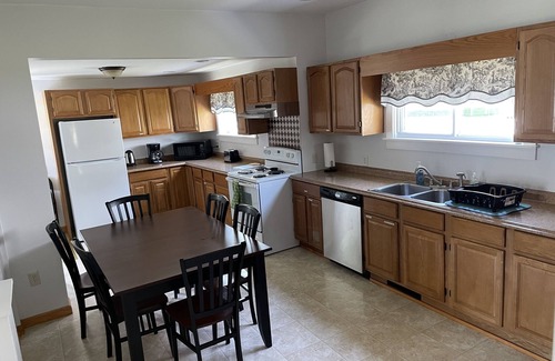 Oneonta House | Drake's Escape: Prime Location Near Oneonta & Cooperstown