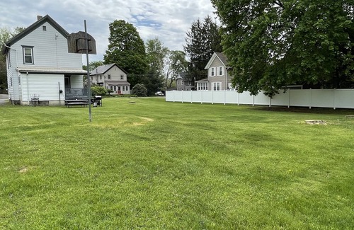Oneonta House | Drake's Escape: Prime Location Near Oneonta & Cooperstown