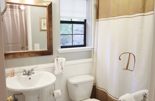 Shaver Lake House | Relaxing Retreat at Drakeslanding Inn with Spa & Breakfast