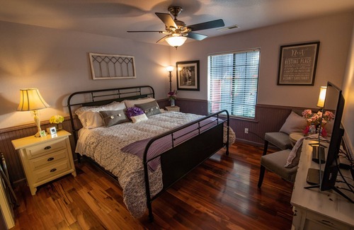 Shaver Lake House | Relaxing Retreat at Drakeslanding Inn with Spa & Breakfast