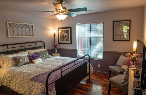 Shaver Lake House | Relaxing Retreat at Drakeslanding Inn with Spa & Breakfast