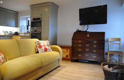 Banff Cottage | Experience Dram Cottage: Pet-Friendly Retreat in Sandend