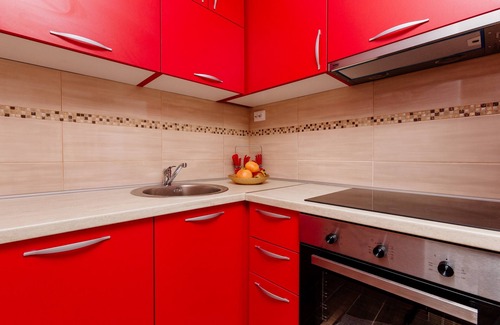 Lepetane Villa | Cozy Red Studio at Dram Vacation Apartments with Breakfast