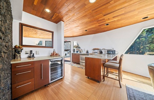 Idyllwild House | Unique Geodesic Dome: Relax with Spa and Scenic Views