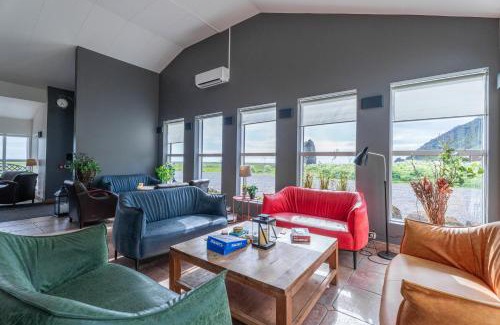Eyvindarholar Hotel | Discover Hotel Drangshlid: Family-Friendly with Breakfast