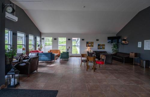 Eyvindarholar Hotel | Discover Hotel Drangshlid: Family-Friendly with Breakfast