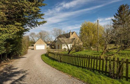 Chipping Campden House | Relaxing Retreat at Draycott Farm: 4-Star Getaway Awaits