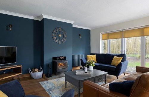 Chipping Campden House | Relaxing Retreat at Draycott Farm: 4-Star Getaway Awaits