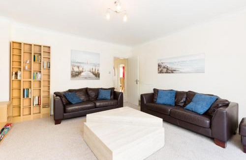 Tamworth House | Discover Drayton Manor House with Free Parking & High Ratings