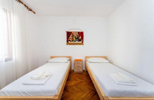 Zrce Apartment | Drazen Charming First Floor Apartment