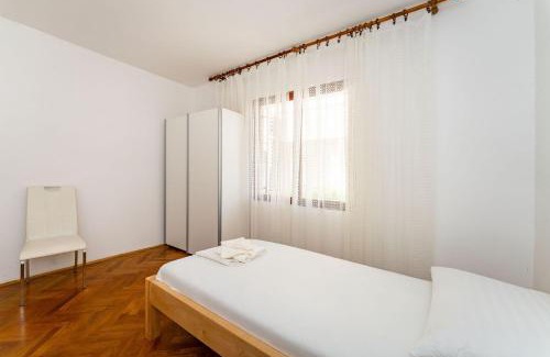 Zrce Apartment | Drazen Charming First Floor Apartment