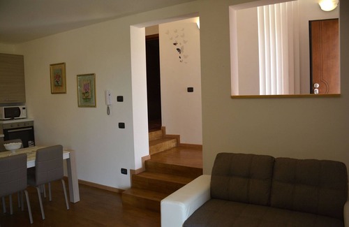 Toscolano Maderno Apartment | Ideal Toscolano Maderno Apartment with Garden & Porch