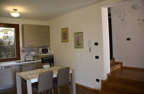 Toscolano Maderno Apartment | Ideal Toscolano Maderno Apartment with Garden & Porch