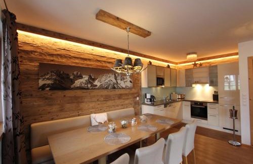 Schonbach Apartment | Inviting Dream Panorama Chalet: Top Ski Retreat for Families