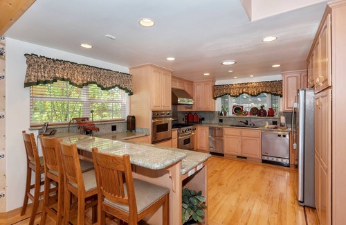 Eagle Mountain Estates Cabin | Mountain View Escape: Dream Catcher with Fenced Yard & Spa