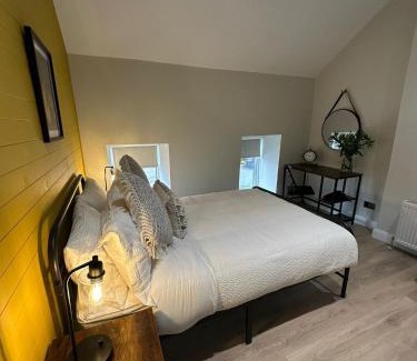 Downpatrick Apartment | Cozy Dream Catcher One Bedroom Apartment for Families