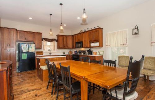 Lake Junaluska House | Experience Dream Come Blue: Family & Pet-Friendly Oasis