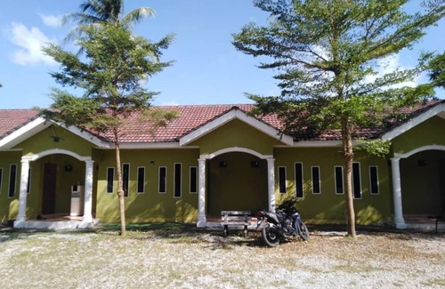 Kampung Kedawang Hotel | Convenient Stay Near Cenang & Tengah Beach with Ocean Views