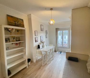 Quartier de l'Ecole-Militaire Apartment | Discover Dream Dwell Paris: Prime Studio in 7th District