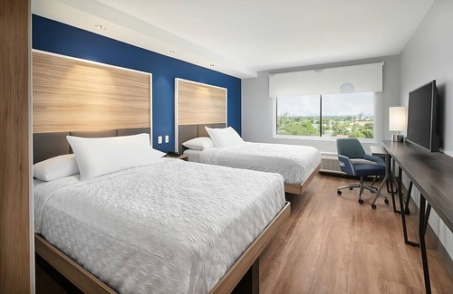 Dania Beach Hotel | Ideal Family Retreat: Walk to Frost Park & Cozy Cove Marina