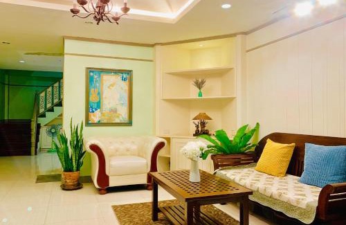 Chang Khlan House | Pet-Friendly Dream Garden Villa Near Chiang Mai Night Bazaar