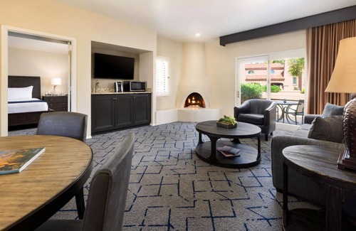 South Scottsdale Resort | Ideal Retreat: 2 Units, 5 Pools & Spa Near Phoenix Zoo
