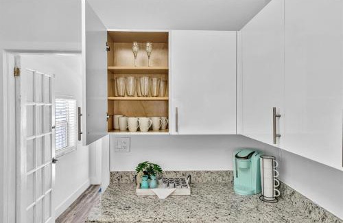 Dania Beach Villa | Dream Hollywood Beach Retreat With Jacuzzi and Fire Pit