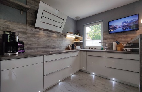 Gablenz Villa | Cozy Retreat in Central Location with Rooftop Oasis