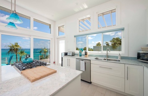 North Palmetto Point House | Family-Friendly Dream House with 3 Bedrooms and Kitchen