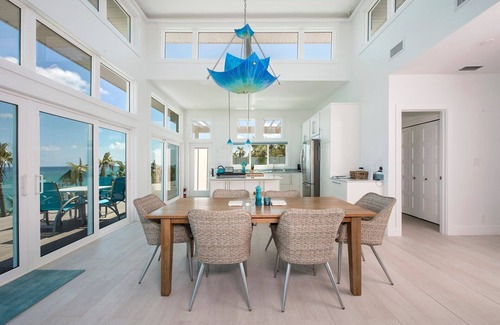 North Palmetto Point House | Family-Friendly Dream House with 3 Bedrooms and Kitchen