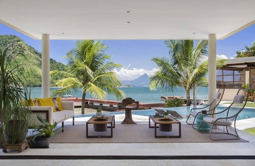 Centro Villa | Beachfront Retreat in Angra dos Reis with Spa & Pool