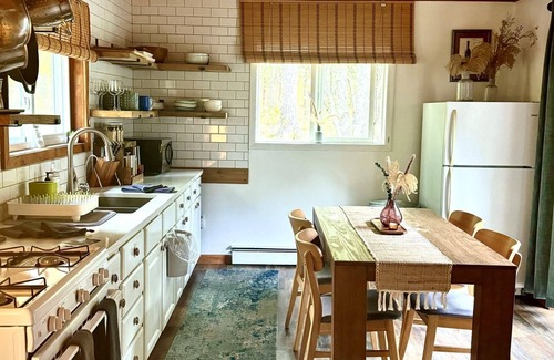 Kerhonkson House | Guest Rated 10/10: Dream House in the Gunks with Pool