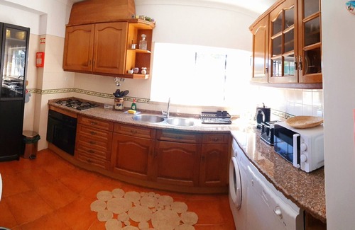 Alfarim House | Dream House Meco: Pet-Friendly Oasis with Ocean View