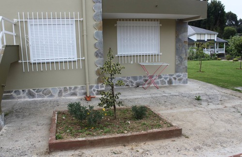Souto Apartment | Cozy Retreat with Garden and Barbecue for Memorable Stays
