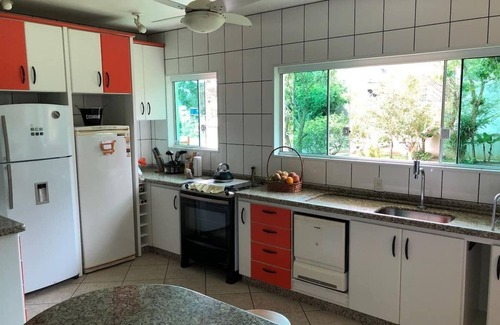 Garopaba House | Idyllic Retreat with Pool and Beach Access - 10/10 Rated