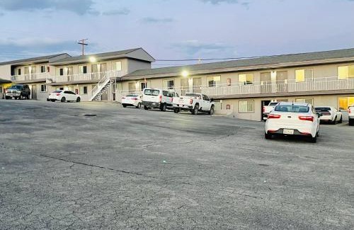 Tonopah Hotel | Pet-Friendly Retreat at Dream Inn for Family Getaways