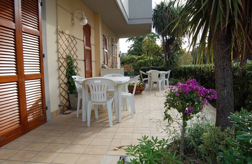 Porto d'Ascoli Apartment | Inviting DreamTime Holiday Home with Breakfast Included